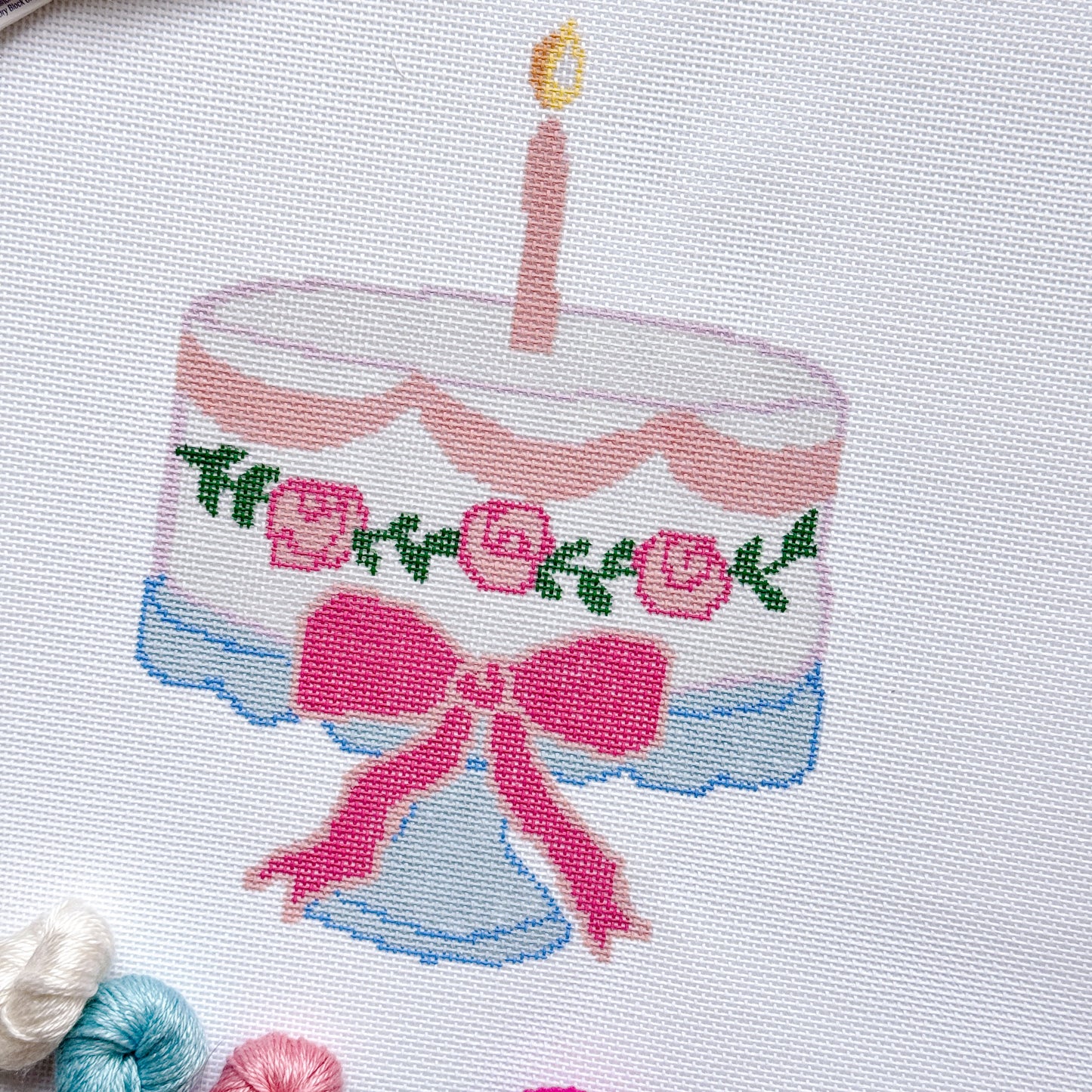 Wholesale Exclusive Birthday Bow Cake 18 Mesh Hand Painted Needlepoint Canvas