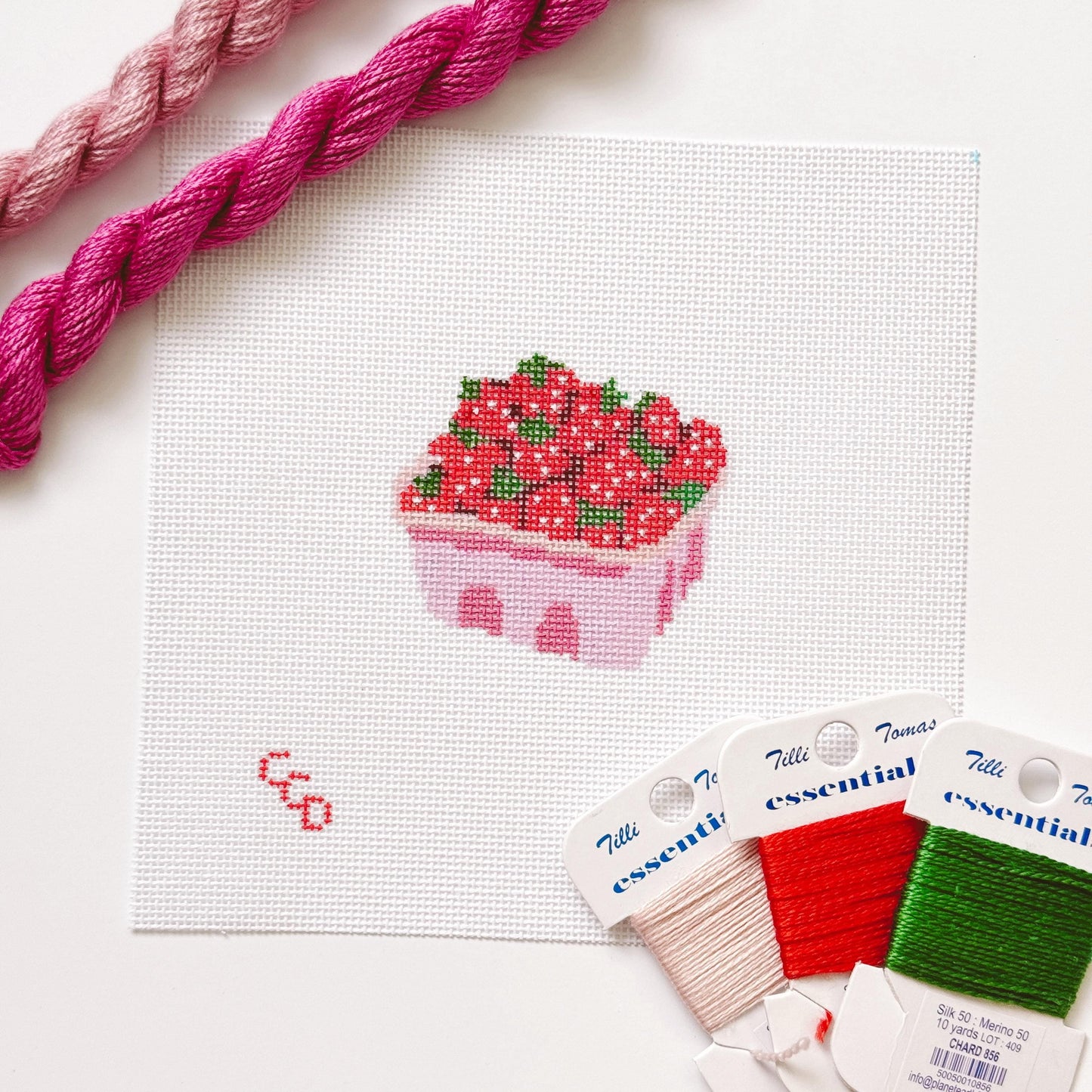 Strawberry Basket Needlepoint Canvas 18 Mesh 3” Design, Summer Strawberries Needlepoint Canvas modern Hand Painted