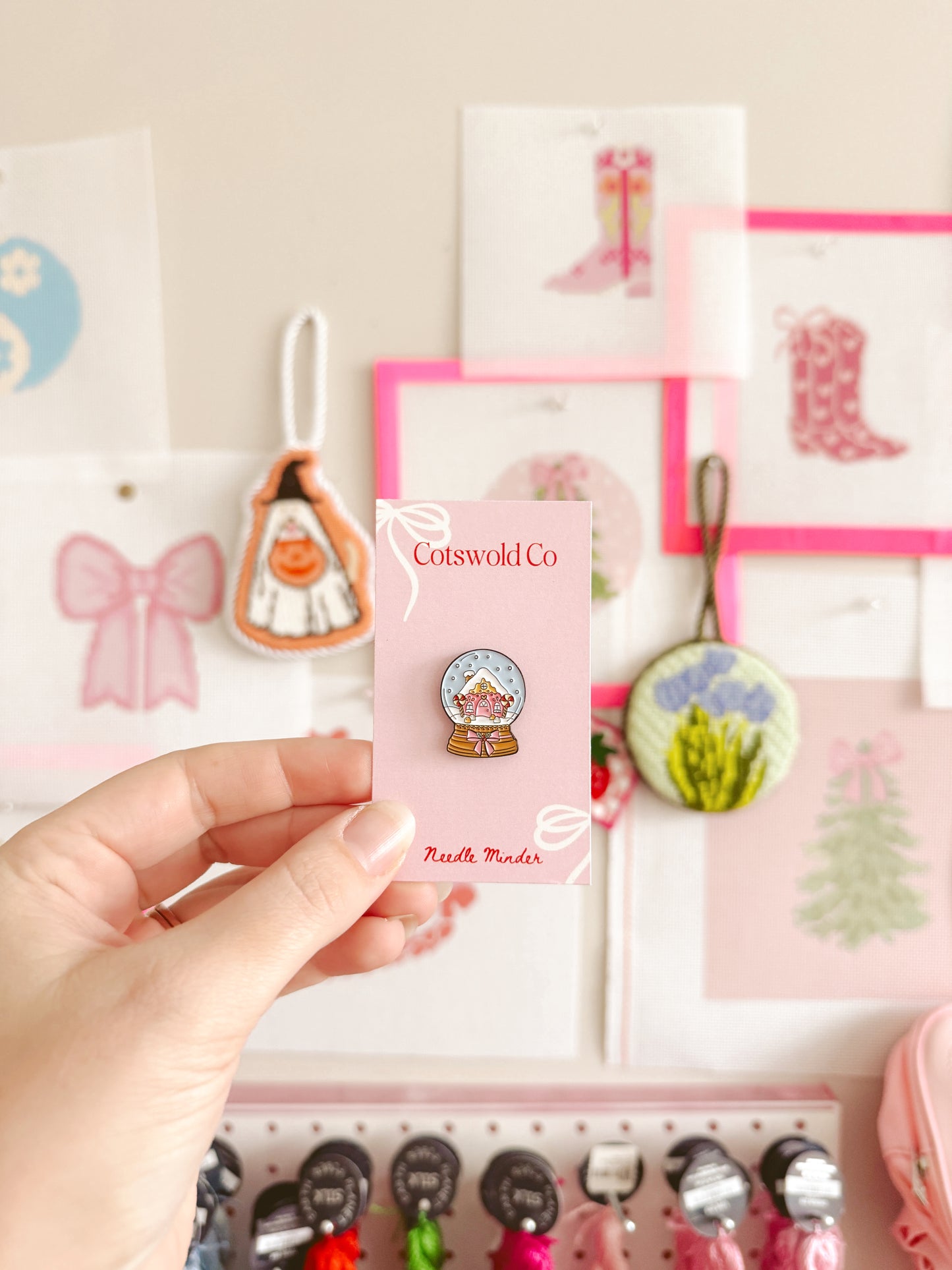 Christmas Snow Globe Needle Minder, Christmas Theme Needleminder, Needlepoint Accessories