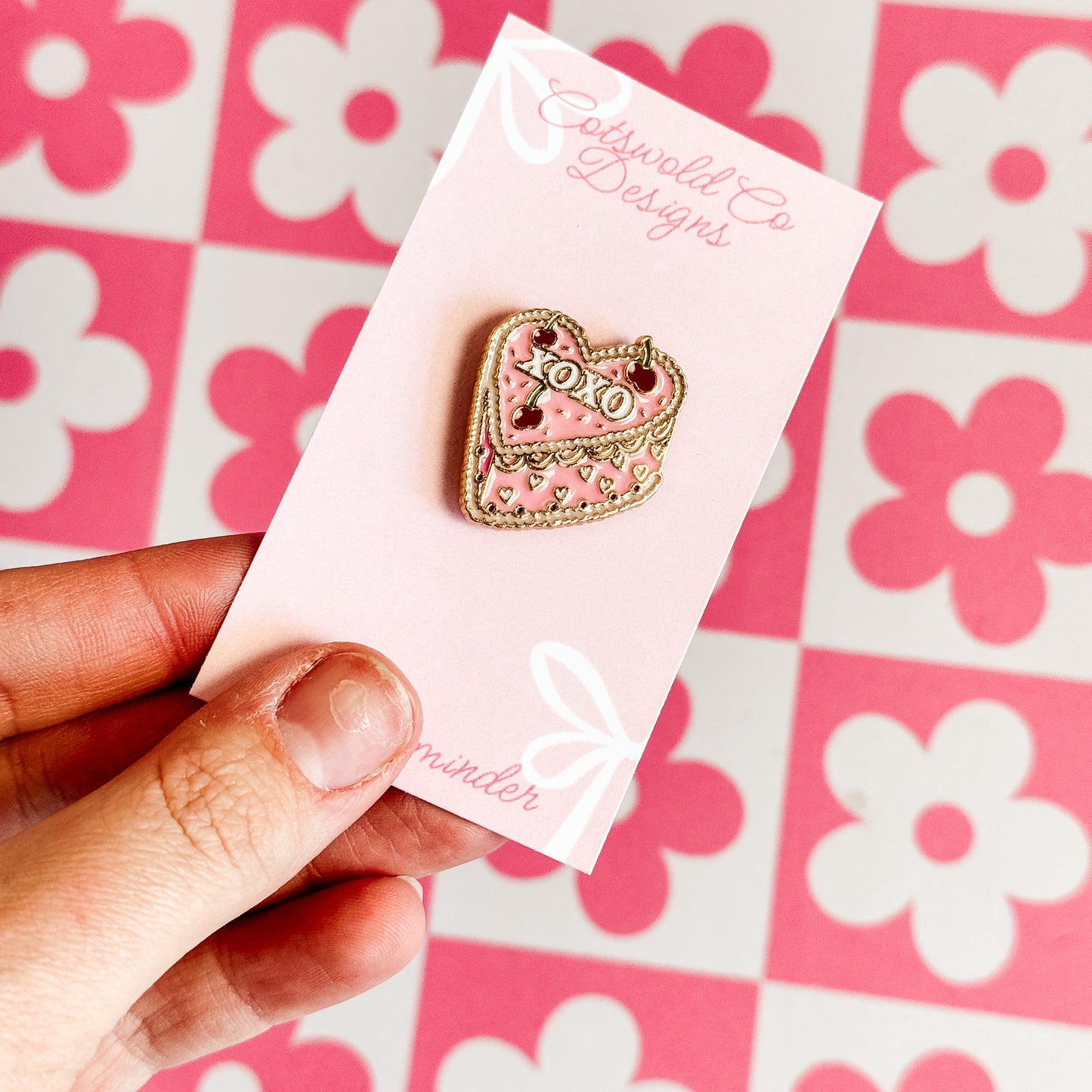 XOXO Heart Cake Aesthetic Needle Minder, Trendy Needle Minder for Needlepoint Canvas